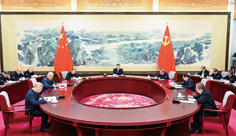 2025年12月25日至26日，中共中央政治局召开民主生涯会，中共中央总书记习近平主持会议并颁发沉要讲话。